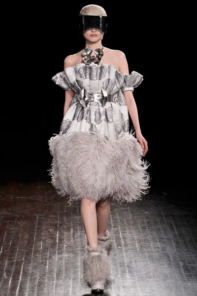Look 25